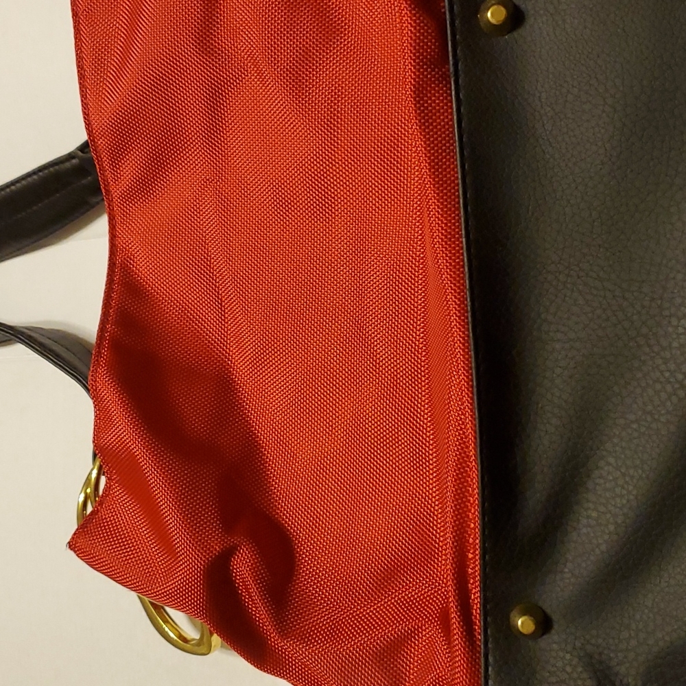 Red hobo,shoulder strap, large mid pckt inside,pockets on both sides inner bag
